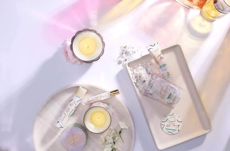 Coconut Milk Mango Flourish Glass Candle
