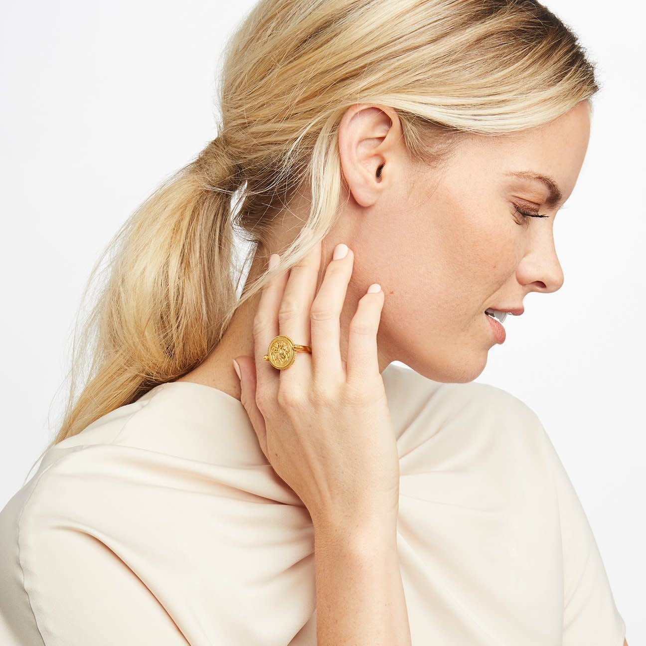 Coin Revolving Gold Ring | Mother of Pearl S7