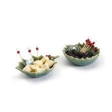 Holly Leaves and Berries Tidbit Dish W/ 20 Pc Bamboo