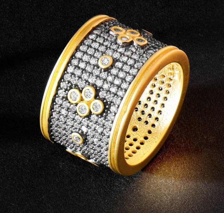 Signature Pave Clover Wide Band Ring | S7