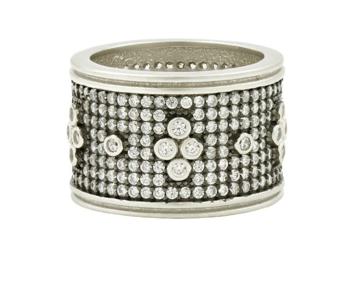 Signature Pave Clover Wide Band Ring | S7