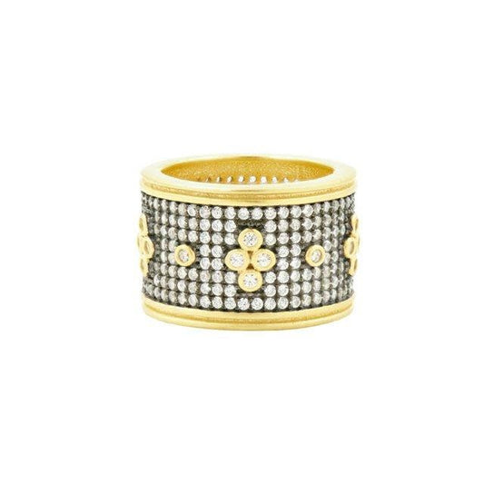 Signature Pave Clover Wide Band Ring | S7