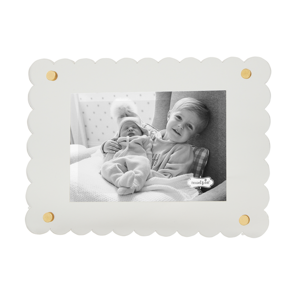 Scallop Acrylic Frame | Clear 5x7in