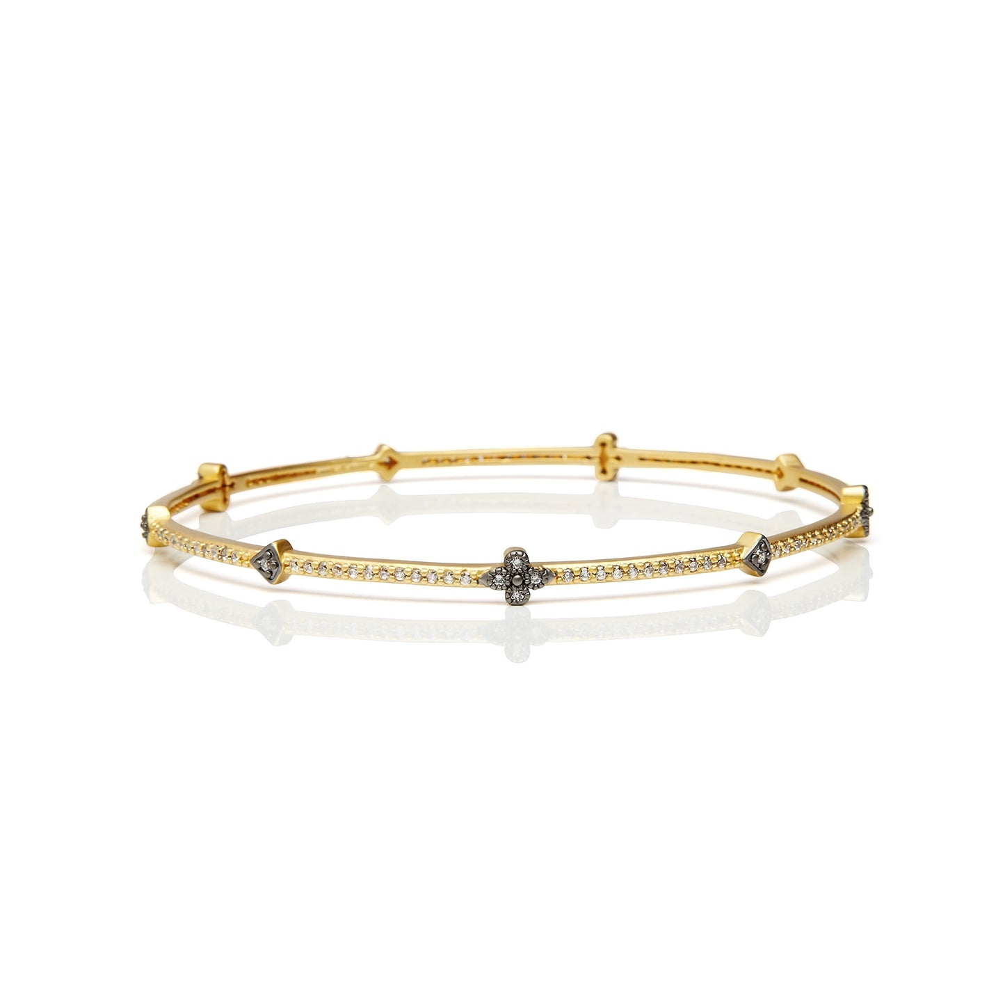 Signature Pave Clover Station Bangle - Gold