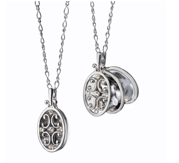 Oval Gate Frame Necklace