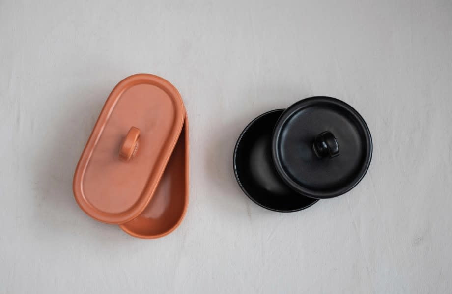 Stoneware Lidded Round Bowl | Black 4in