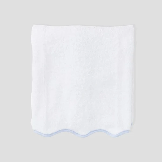 Weezie Towels Luxury Scallop Edge White + Light Blue Piping Bath Towel