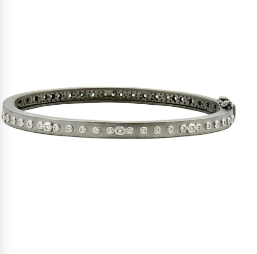 Signature Stud Eternity Bangle Black|Silver