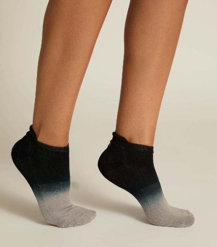 Bamboo Ombre Ankle Sock | Black/Fog One Size